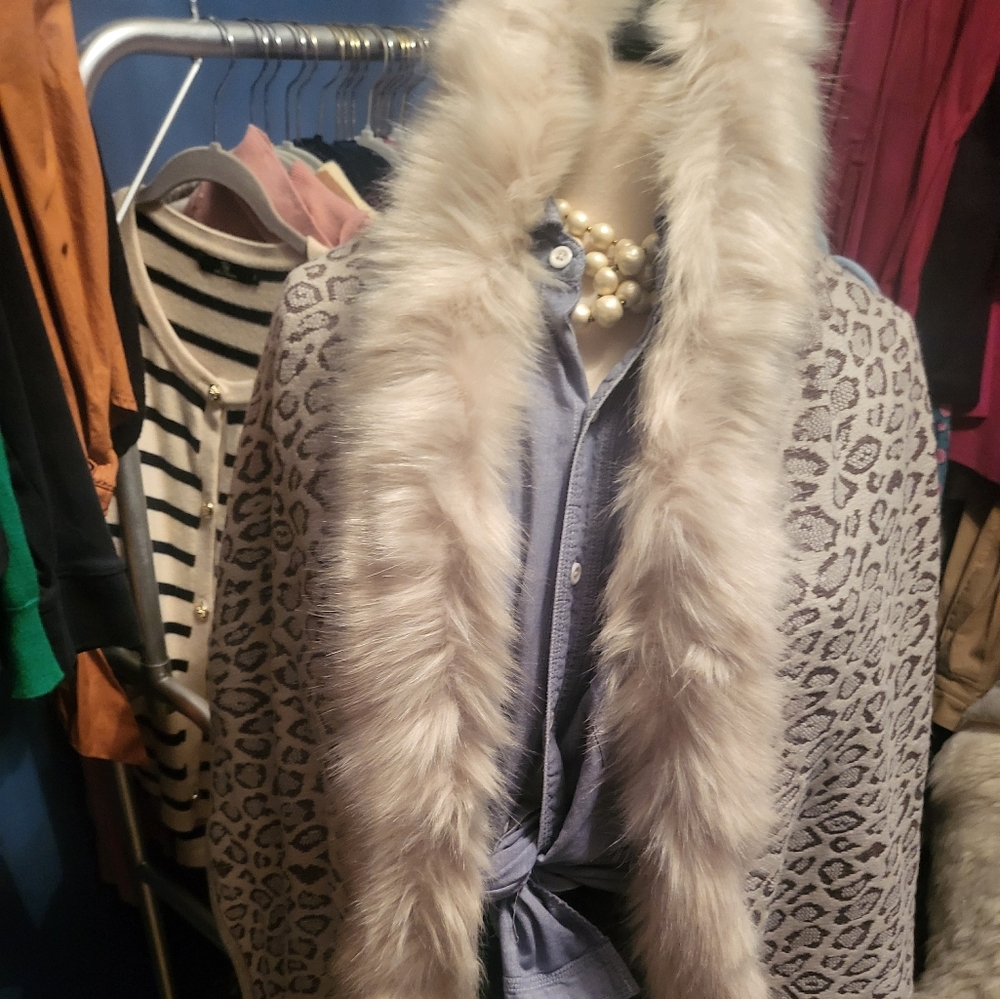 NEW Chic Snow Leopard Faux Fur Fringe Knit Cardigan Sweater Poncho Cream Gray